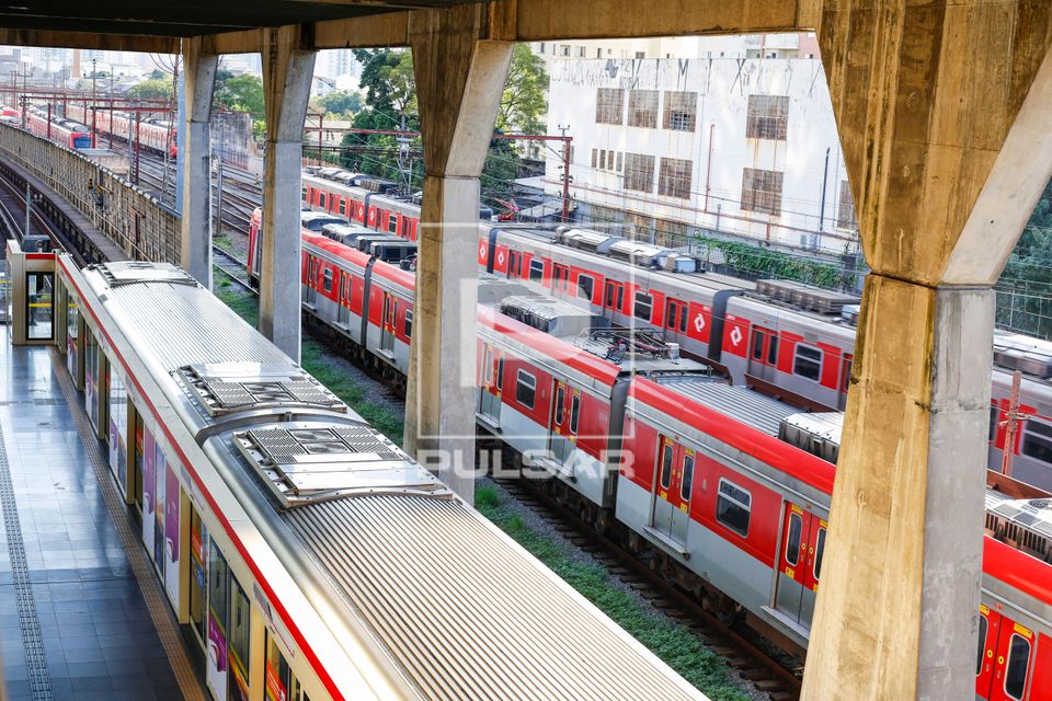 Plataforma da Estação Bresser-Mooca do Metrô - Linha 3 Vermelha - bairro Brás