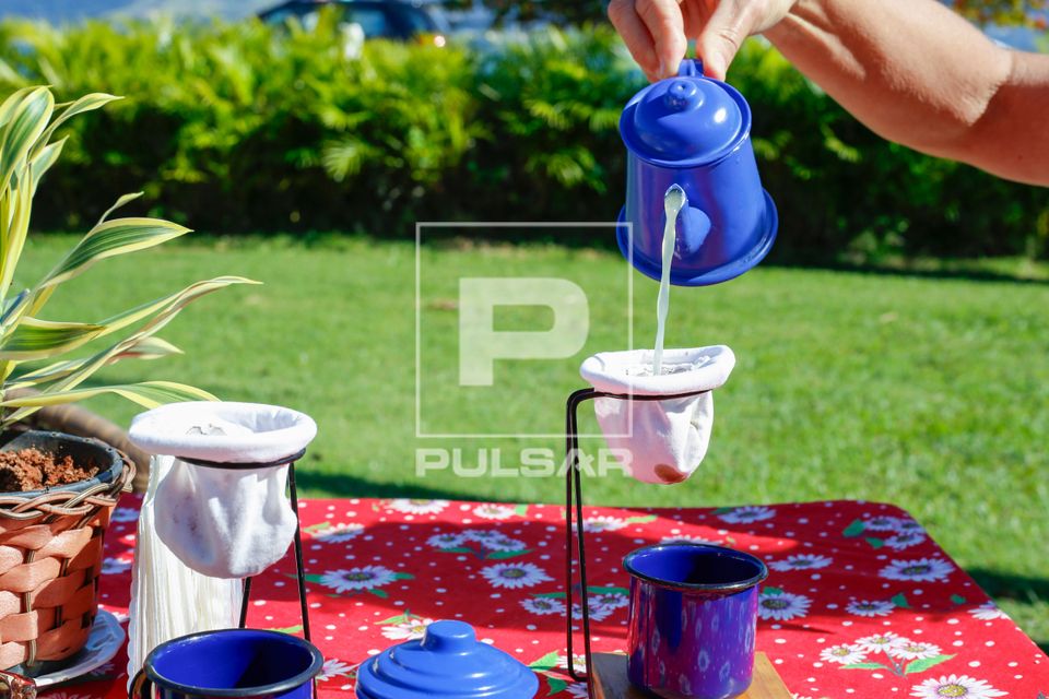 Café Caiçara coado com caldo de cana - Parque Municipal Fazenda Engenho D'Água - praia do Engenho D’Água