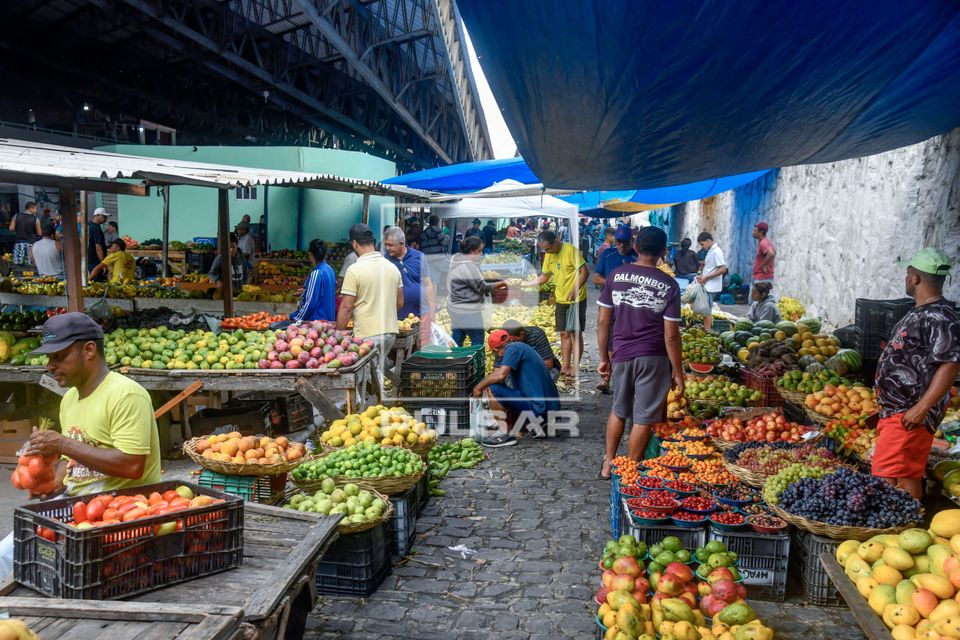 Bancas de frutas na Feira da Prata