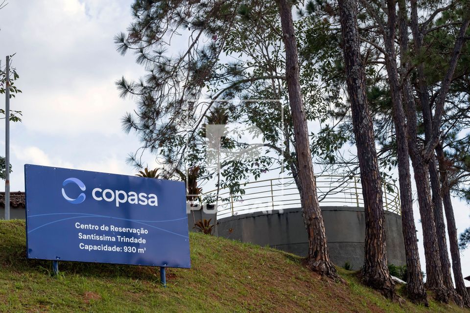 Placa da COPASA Companhia de Saneamento de Minas Gerais - Centro de Reservação Santíssima Trindade