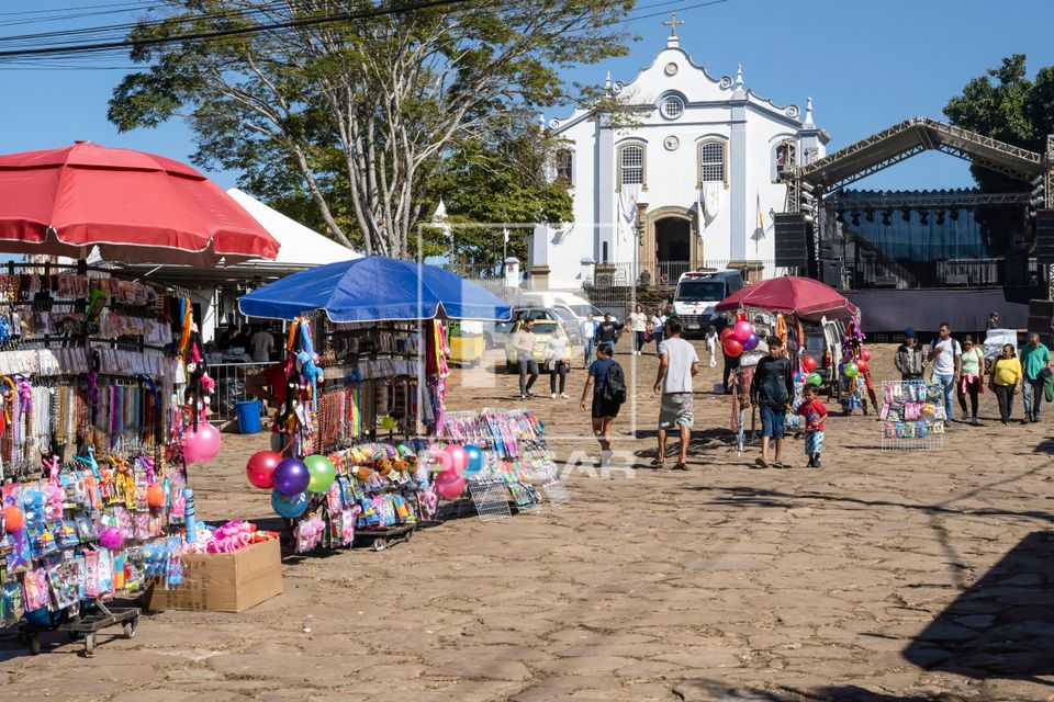Barracas no largo Padre Bernardino na festa do Santuário da Santíssima Trindade