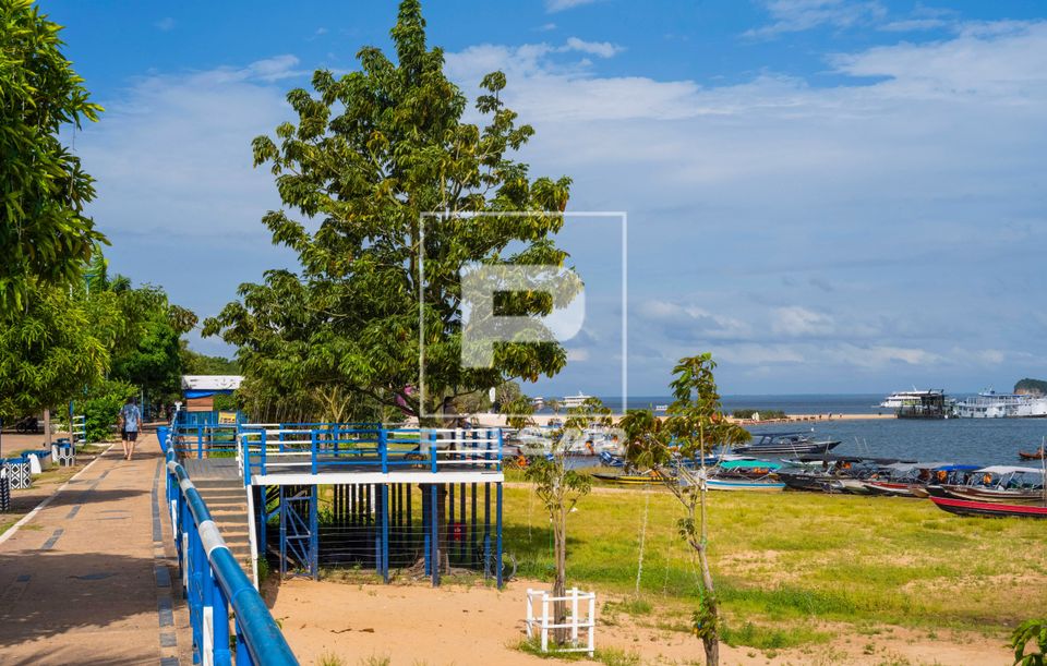 Calçadão na praia fluvial de Alter do Chão no Rio Tapajós