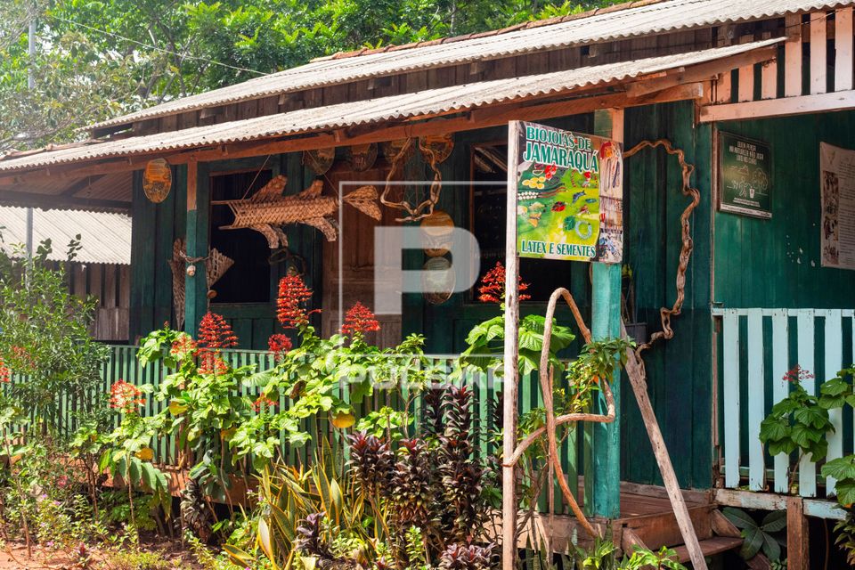 Venda de biojóias na Comunidade de Jamaraquá - FLONA Floresta Nacional do Tapajós