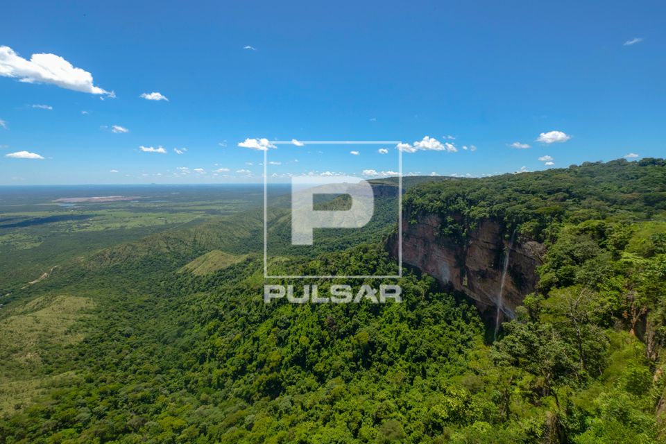 Vista da Cachoeira dos Namorados a partir do Mirante Morro dos Ventos no Parque Nacional da Chapada dos Guimar