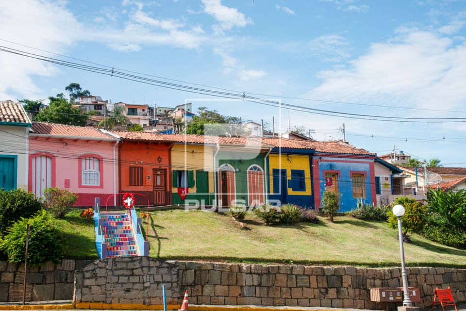 Casas geminadas e coloridas no centro histórico