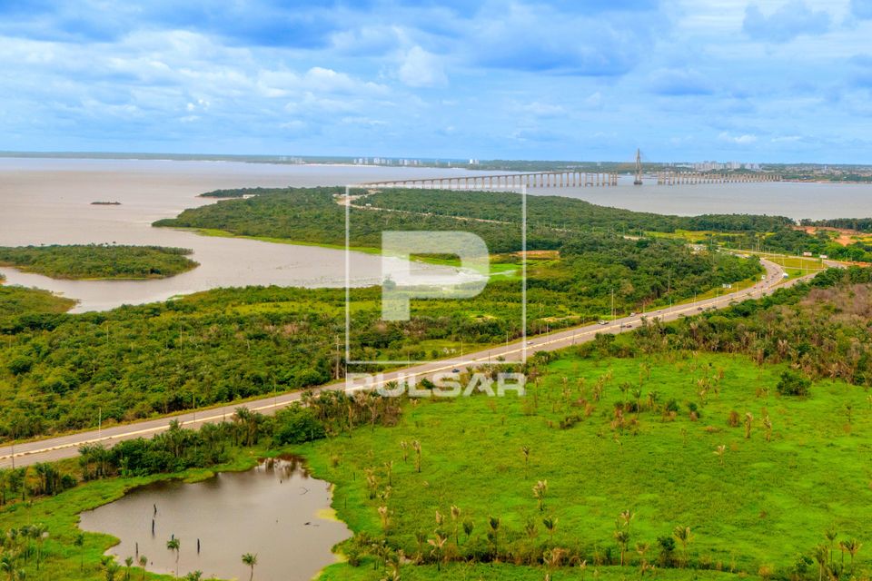Vista de drone da ponte Jornalista Phelippe Daou e Rodovia Manuel Urbano AM-070 sobre o Rio Negro