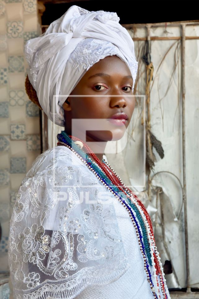Retrato de adolescente no terreiro de candomblé - Ilè Àse Ojú Onirè ou Oju Onirê