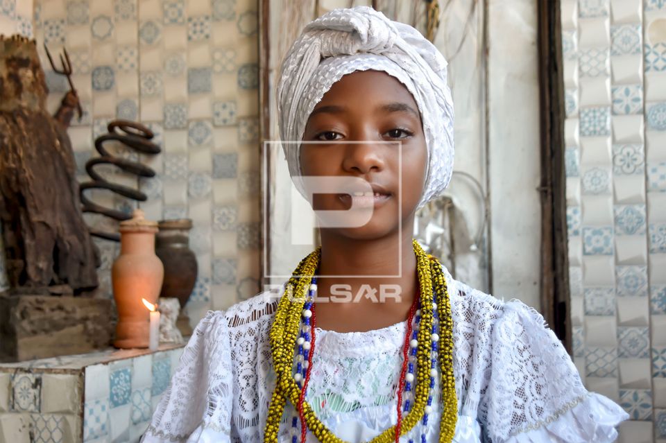 Retrato de adolescente no terreiro de candomblé - Ilè Àse Ojú Onirè ou Oju Onirê