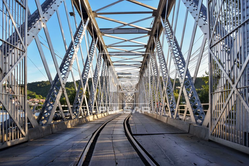 Ponte rodoferroviária Imperial Dom Pedro II sobre o Rio Paraguaçu - faz divisa com o município de Cachoeira