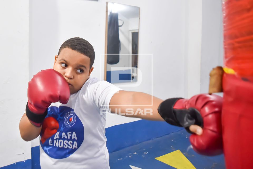 Menino treinando boxe - Projeto AFA Augêncio Félix de Almeida 