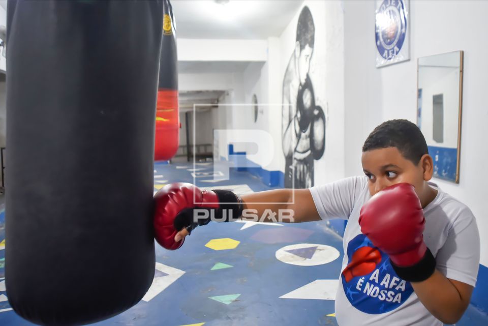 Menino durante treino de boxe - Projeto AFA Augêncio Félix de Almeida 