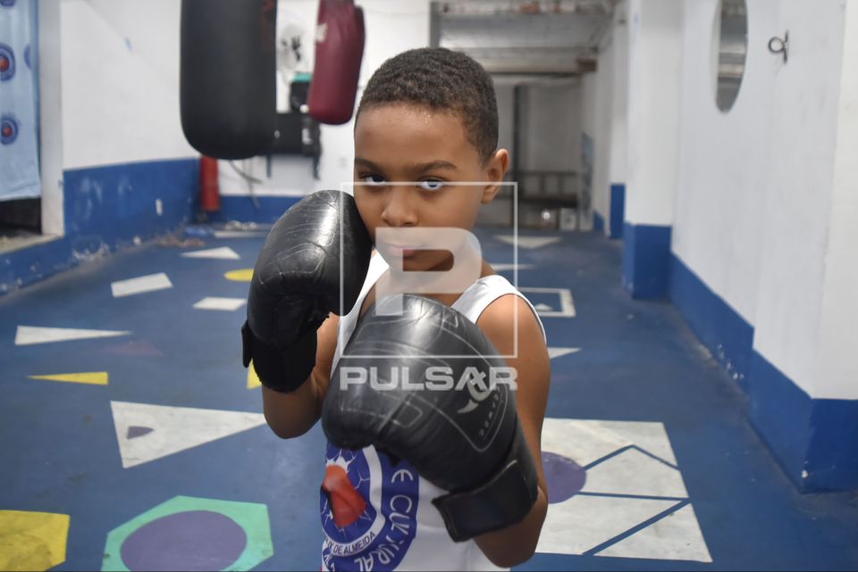 Menino durante treinamento de boxe - Projeto AFA Augêncio Félix de Almeida 