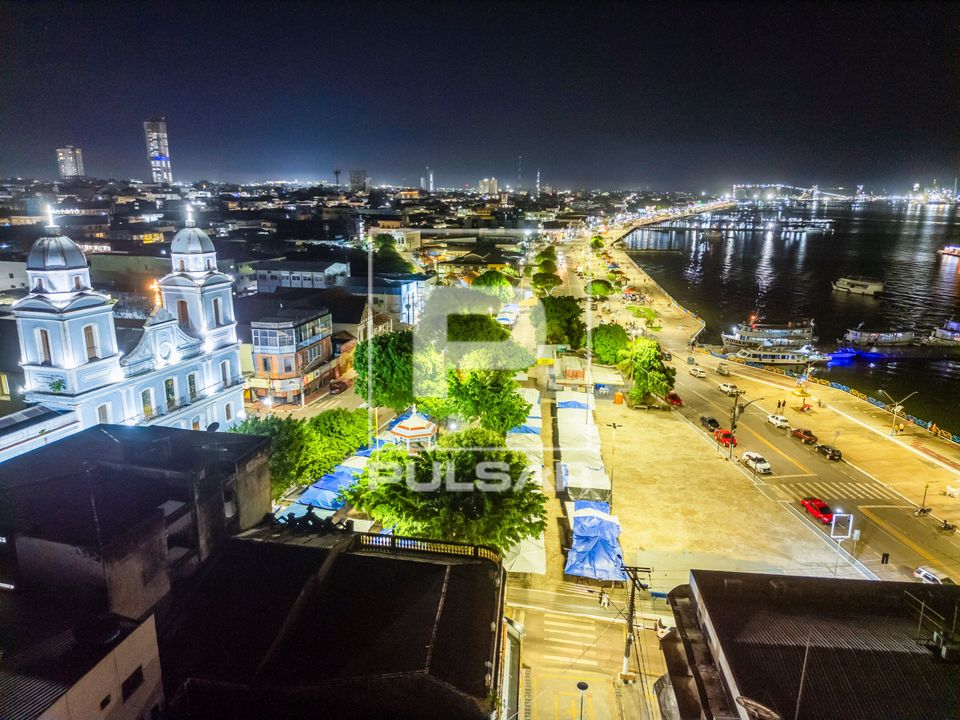 Vista noturna da Catedral Nossa Senhora da Conceição , avenida e orla do rio Tapajós - centro histórico