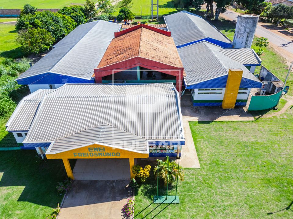 Vista de drone da EMEI Escola Municipal de Ensino Infantil Frei Osmundo - centro da cidade