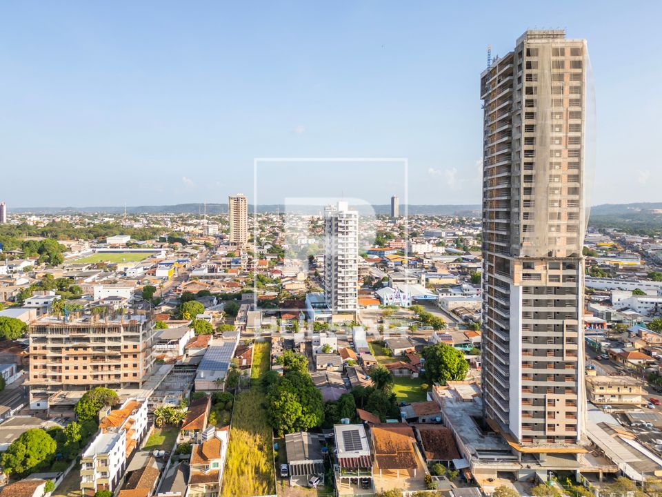 Vista de drone de prédios residenciais em construção no bairro Aparecida - verticalização urbana