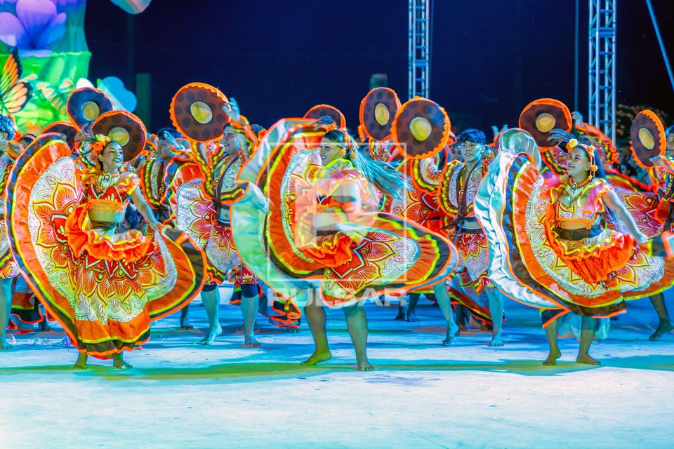 Apresentação do Grupo Sociocultural Boto Tucuxi no Festival dos Sairé ou Çairé 2026 realizada em Alter do