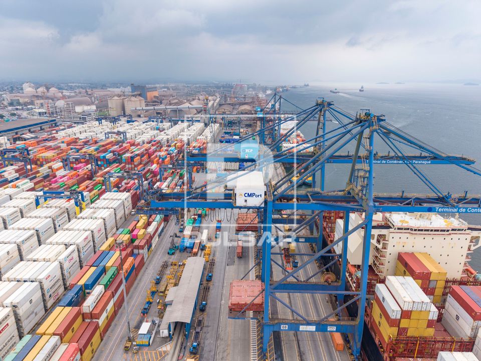 Complexo portuário - TCP Terminal de Contêineres do Porto de Paranaguá - Baía de Paranaguá