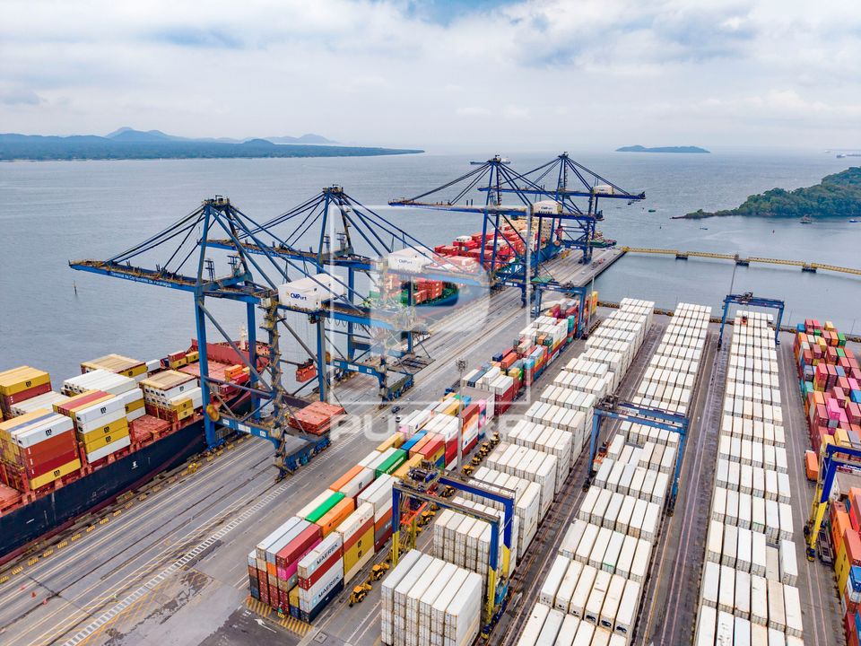 Complexo portuário - TCP Terminal de Contêineres do Porto de Paranaguá - Baía de Paranaguá