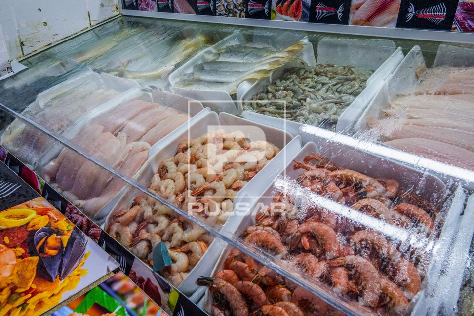 Box de pescados e frutos do mar no Mercado Municipal de Pescados de Bertioga