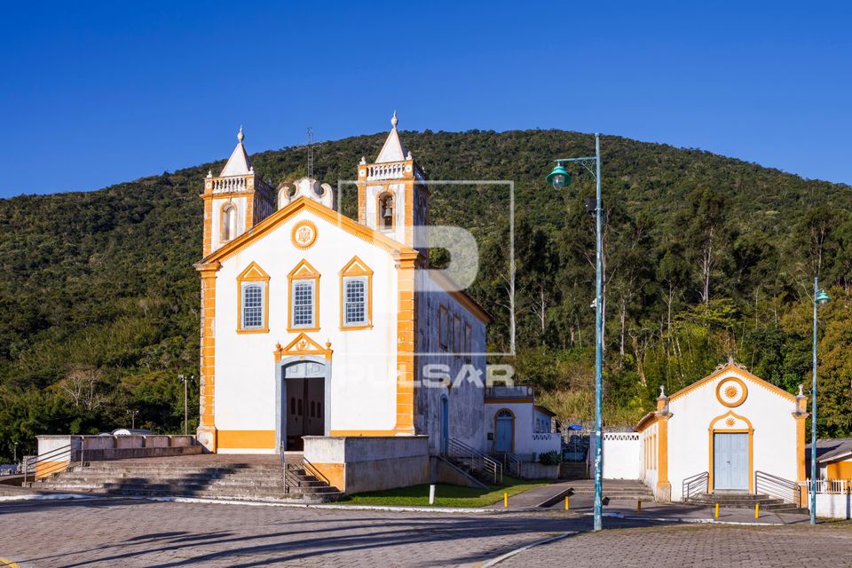 Igreja Nossa Senhora da Lapa e Capela do Santíssimo Sacramento - distrito Ribeirão da Ilha - parte de conjun