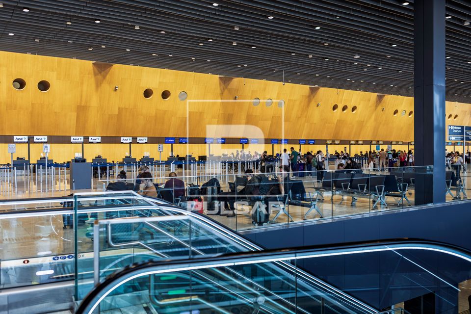 Saguão de check-in do Aeroporto Internacional de Florianópolis – Hercílio Luz