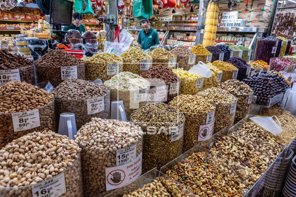 Venda de castanhas - pistache e amêndoas no Mercado Municipal Paulistano Mercadão