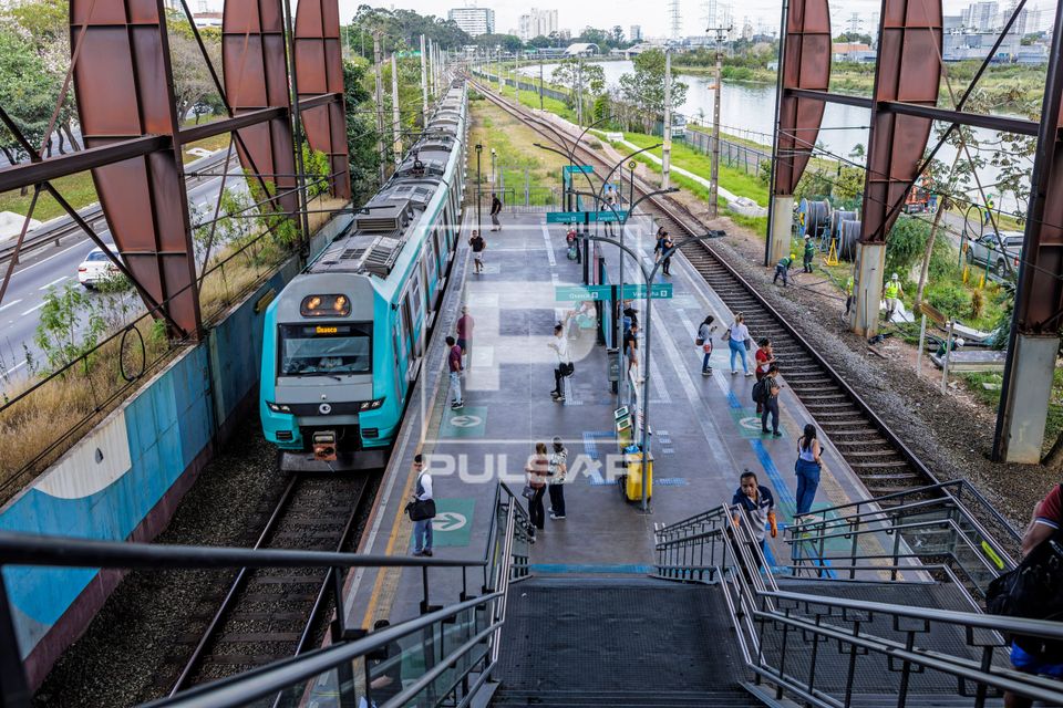 Plataforma de embarque da Estação Santo Amaro Linha 5 - Lilás do Metrô