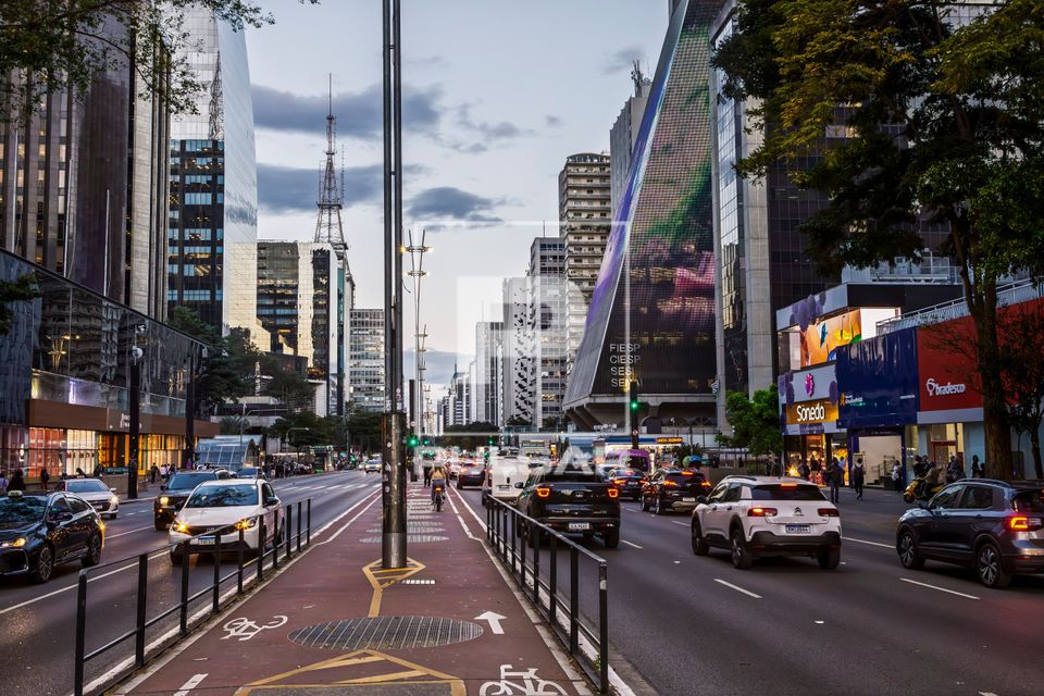 Movimentação de veículos na Avenida Paulista