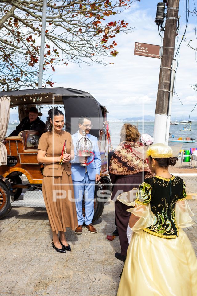 Cortejo Imperial na Festa do Divino Espirito Santo no bairro de Santo Antônio de Lisboa