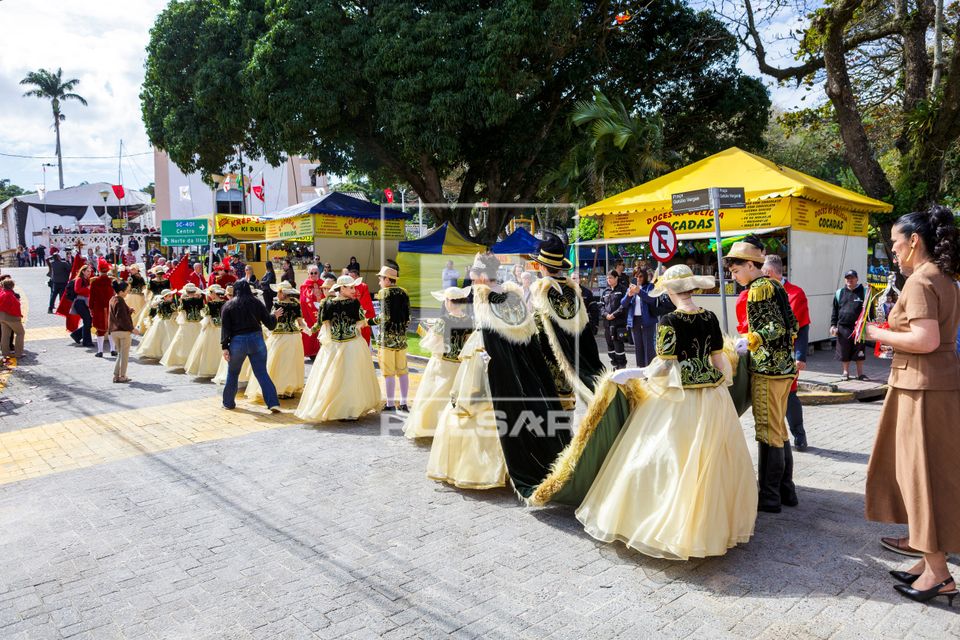 Cortejo Imperial na Festa do Divino Espirito Santo no bairro de Santo Antônio de Lisboa