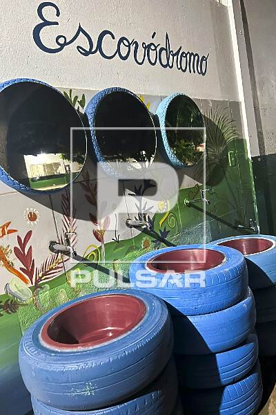 Espaço de saúde construído com reaproveitamento de pneus na Escola Municipal Ercina Monteiro - Projeto Educ