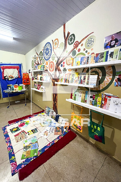 Biblioteca escolar montada na Escola Municipal de Educação Básica Cleyton Maia Barros - Projeto Social do I