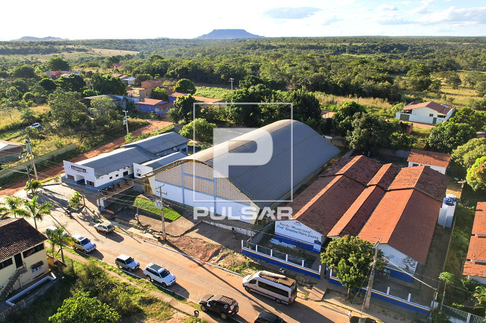 Vista de drone da Escola Municipal Professora Ernestina Vieira Soares - centro