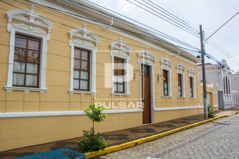 Casarão antigo preservado no centro da cidade