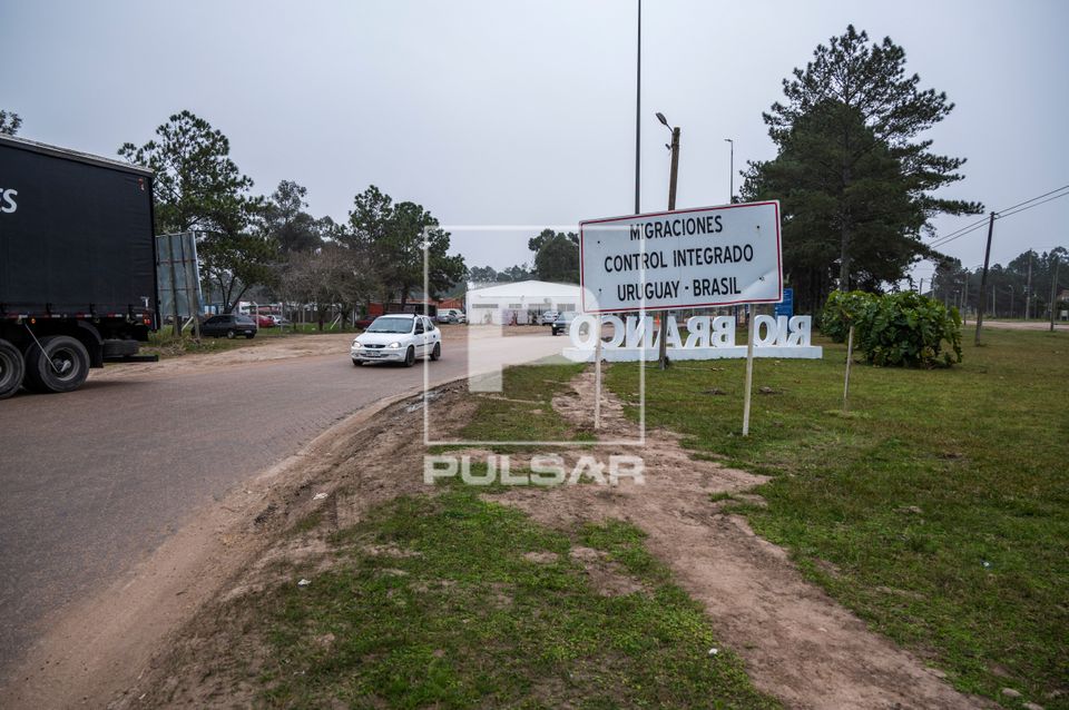 Posto de Controle Migratório - aduana de Rio Branco - departamento de Cerro Largo - Uruguai fronteira com Jag
