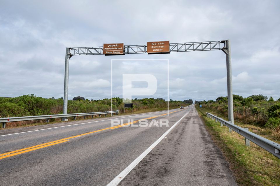 Sinalização aérea da rodovia BR-116 - fronteira com município Rio Branco no Uruguai