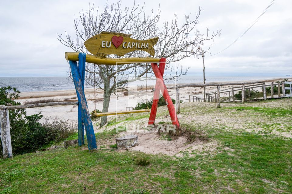 Letreiro de Eu amo Capilha na Praia da Capilha - distrito do Taim