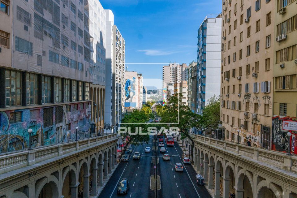Viaduto Otávio Rocha na Avenida Borges de Medeiros - centro histórico com estrutura de concreto armado e rev