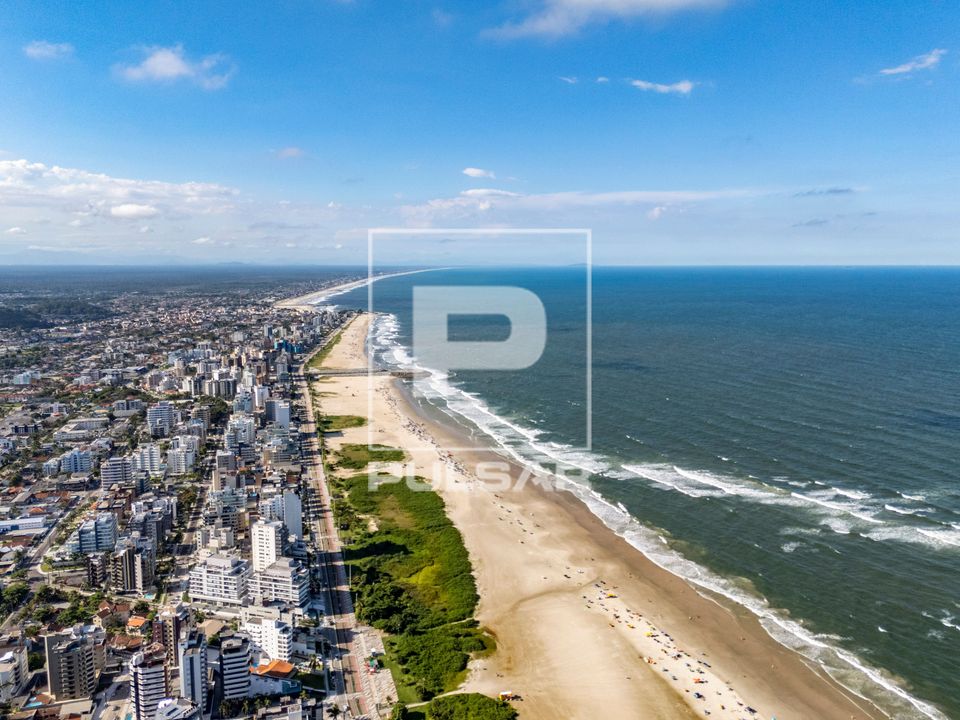 Vista de drone da Praia Brava de Caiobá