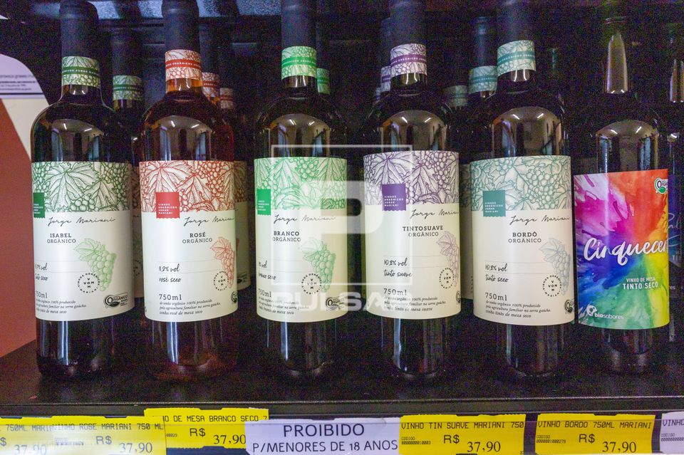 Vinhos orgânicos à venda em loja