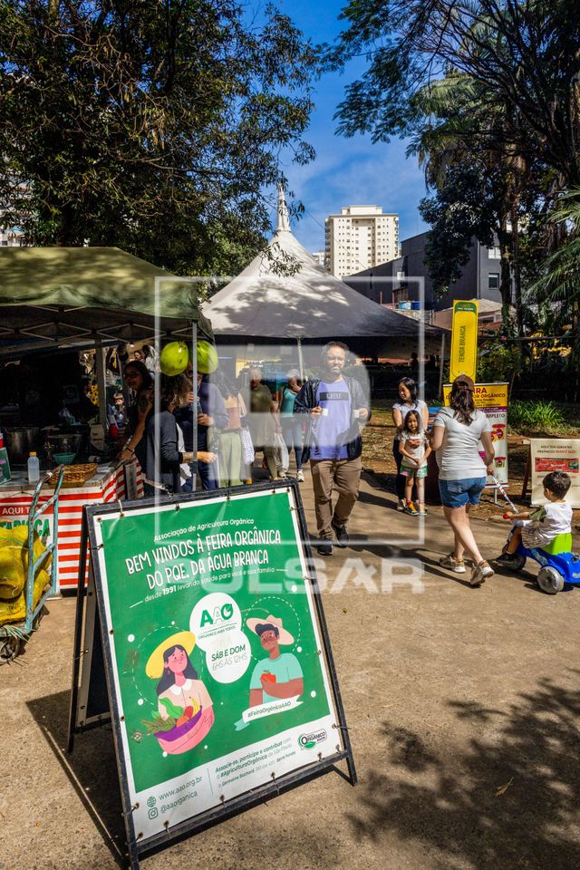 Placa de boas-vindas à feira orgânica no Parque Doutor Fernando Costa conhecido como Parque da Água Branca