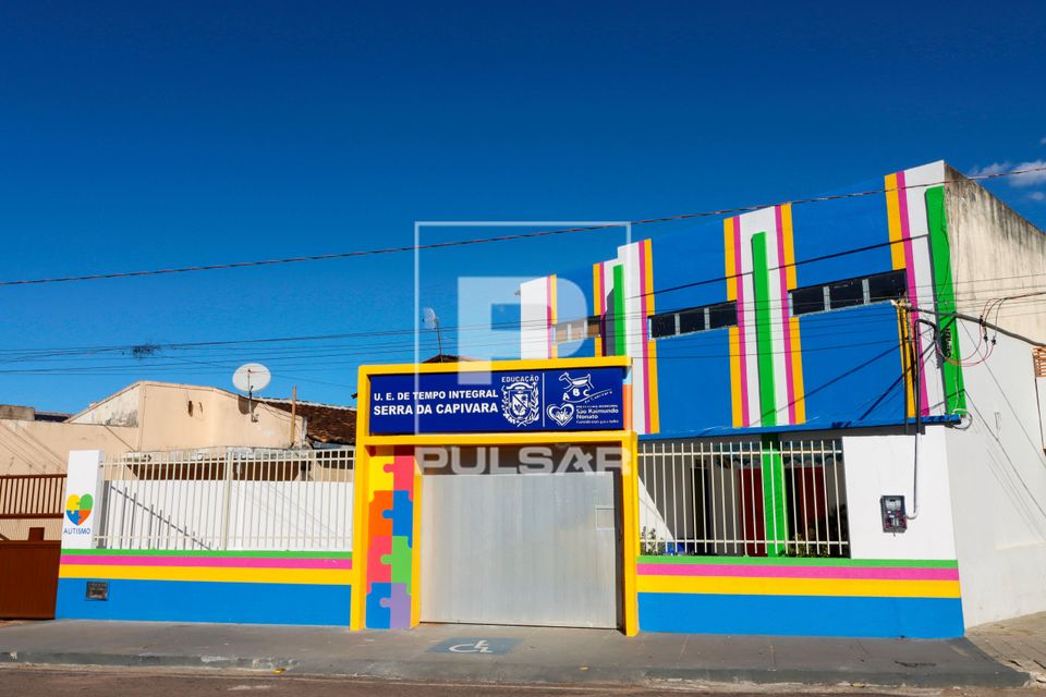 Fachada da Unidade Escolar de Tempo Integral Serra da Capivara