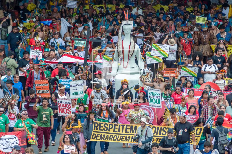 Réplica da estátua da Justiça como símbolo de reivindicação dos direitos dos povos originários no 21º 