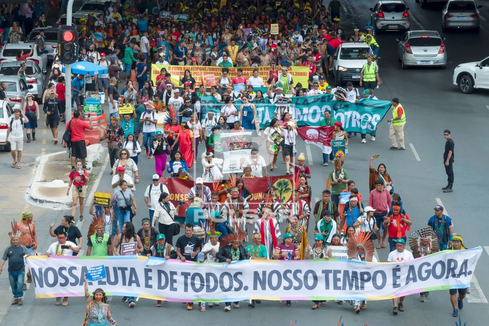 Ato durante o 21º ATL Acampamento Terra Livre - mobilização indígena anual - Esplanada dos Ministérios