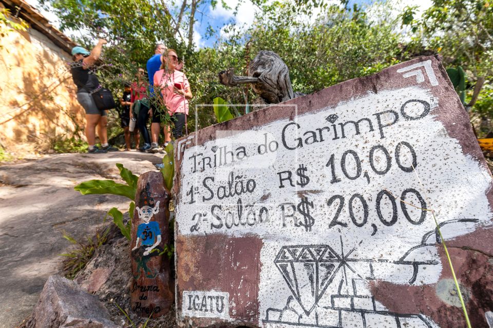 Placa da Trilha do Garimpo na entrada da Gruna do Brejo - na Chapada Diamantina