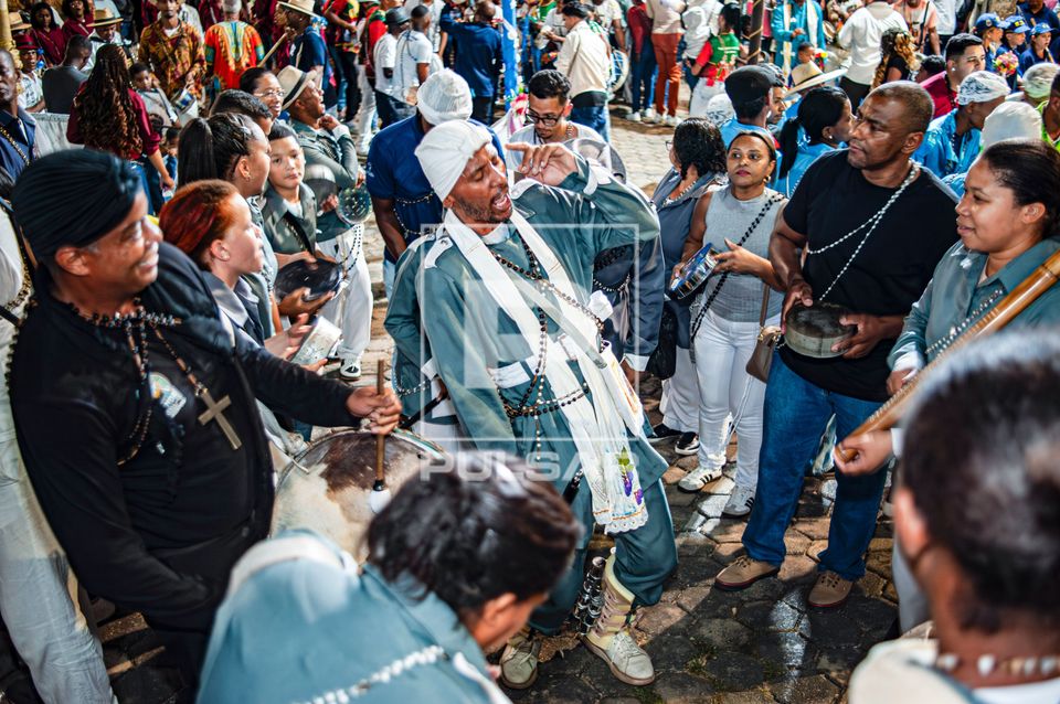 Reinado de Nossa Senhora do Rosário - grupo Moçambique Mandamento - festa de elevação das bandeiras de N. 