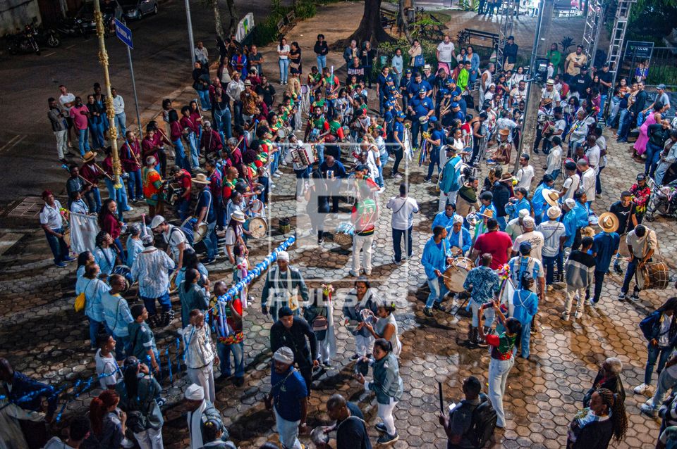 Reinado de Nossa Senhora do Rosário - elevação das bandeiras de Nossa Senhora do Rosário , N. Sra. das Mer