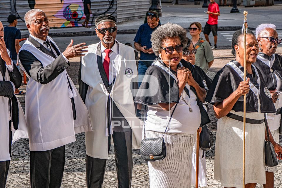 Irmandade São Benedito de Paula da Casa Verde na procissão em celebração dos 300 anos de São Benedito - L