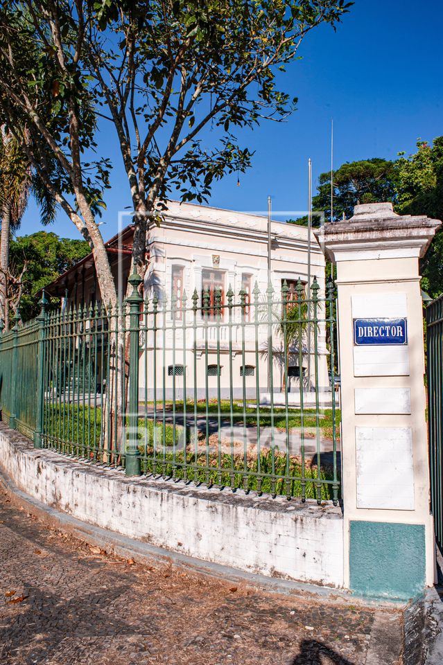 Placa de identificação da antiga moradia do diretor da FPV Fábrica Presidente Vargas - Vila Militar da Estr