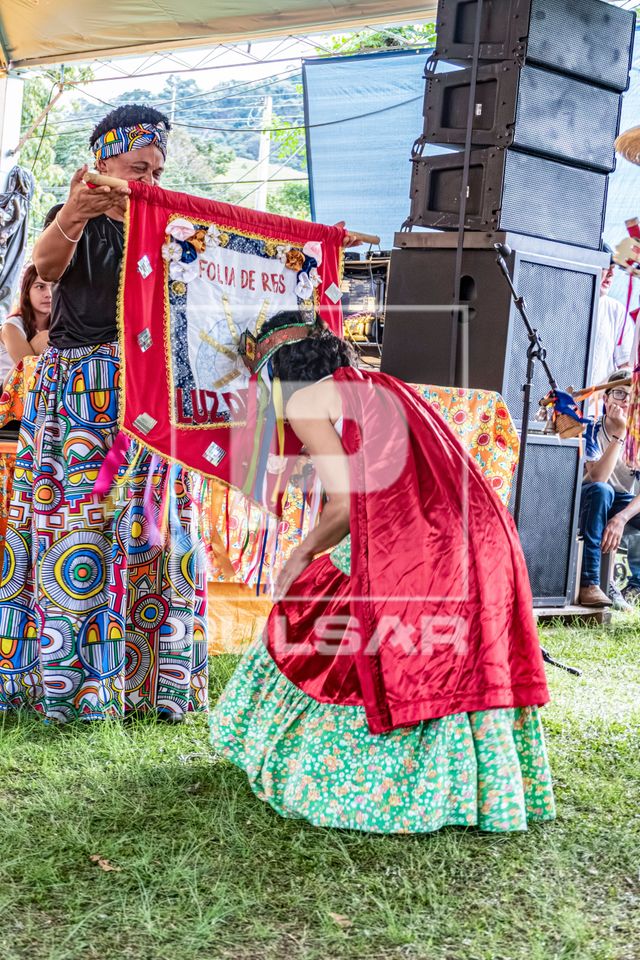 Apresentação do Grupo Folia de Reis Luz de Belém na Festa do 13 de Maio no Bairro do Quilombo 